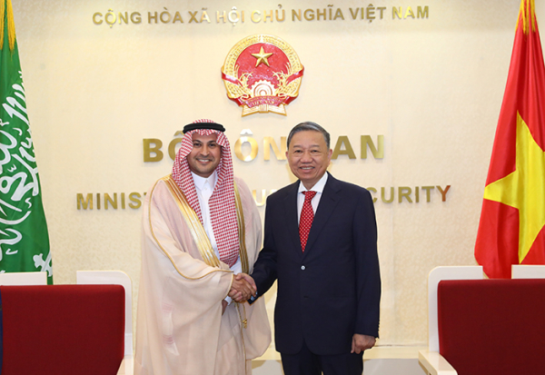 General To Lam receives new Ambassador of Saudi Arabia -0