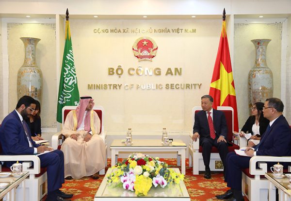 General To Lam receives new Ambassador of Saudi Arabia -0