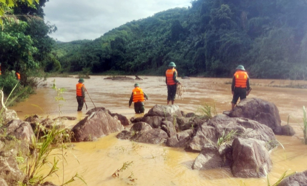 Vượt sông Bung khi thủy điện xả lũ, 1 người mất tích -0