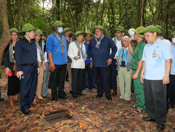 Thủ tướng Cuba thăm Địa đạo Củ Chi -0