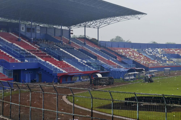 Vụ giẫm đạp tại Indonesia là thảm họa tồi tệ nhất lịch sử bóng đá - 1