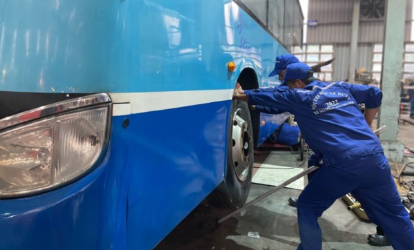 Tưng bừng Hội thi “Sửa chữa bảo dưỡng xe buýt 2022” -1