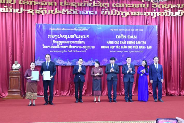Vietnam, Laos further strengthen education cooperation  -0