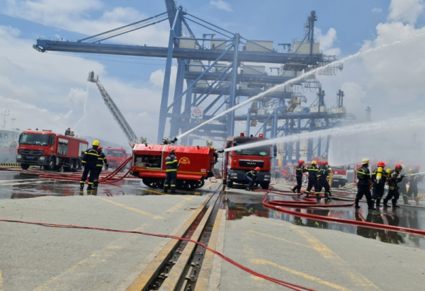Police conduct firefighting and rescue drill in seaport -0