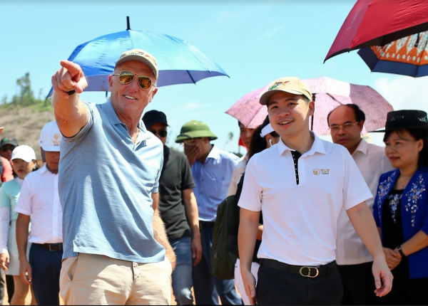 Cú swing đầu tiên huyền thoại Greg Norman tại sân golf Văn Lang Empire -0