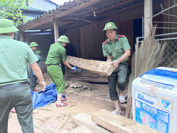 Công an tỉnh Nghệ An tiếp tục tăng cường 50 CBCS giúp huyện Kỳ Sơn -0