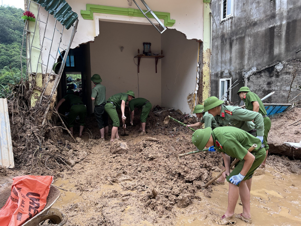 Công an tỉnh Nghệ An tiếp tục tăng cường 50 CBCS giúp huyện Kỳ Sơn -1
