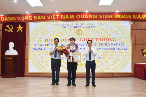 Hà Nội tặng Bằng khen cho Á quân Đường lên đỉnh Olympia năm 2022 -0