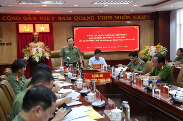 Deputy Minister Le Van Tuyen takes working trip to Thua Thien-Hue -0