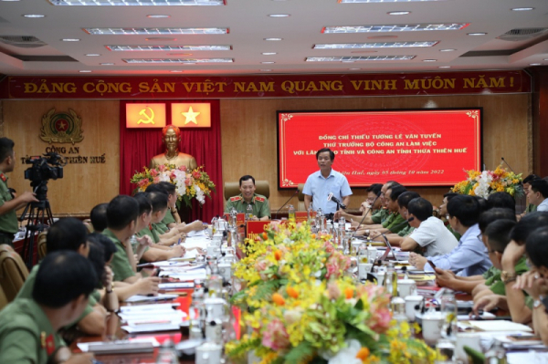 Deputy Minister Le Van Tuyen takes working trip to Thua Thien-Hue -0