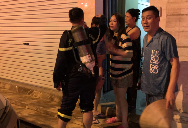 Cảnh sát PCCC&CNCH kịp thời cứu 4 người thoát khỏi đám cháy -0