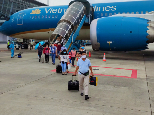 Máy bay của Vietnam Airlines quay đầu để cấp cứu hành khách -0