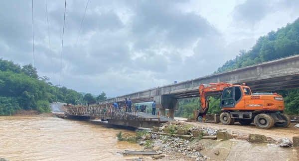 Hoàn thành cầu tạm giúp người dân Vĩnh Ô khỏi bị chia cắt do mưa lũ -0