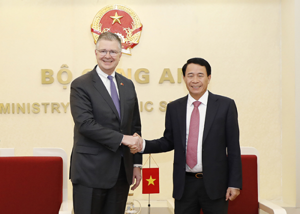 Deputy Minister Le Quoc Hung receives US Assistant Secretary of State Daniel Kritenbrink -0