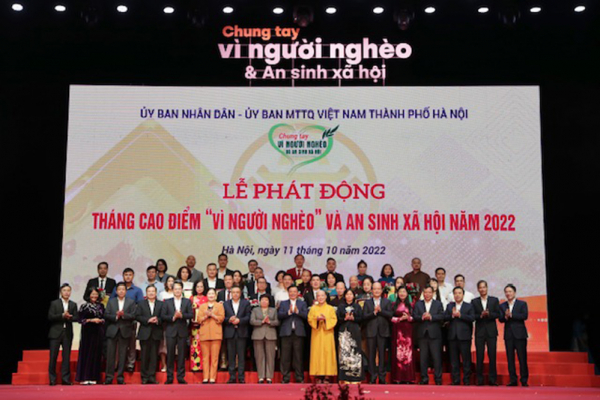 Agribank ủng hộ 2 tỷ đồng Quỹ “Vì người nghèo” và an sinh xã hội thành phố Hà Nội -0