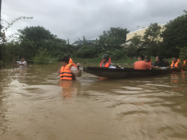 Hơn 19.000 nhà dân ở Thừa Thiên-Huế bị ngập do mưa lũ -1