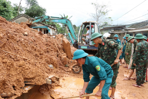 Lực lượng vũ trang Thừa Thiên-Huế chung tay đảm bảo tính mạng cho dân -0