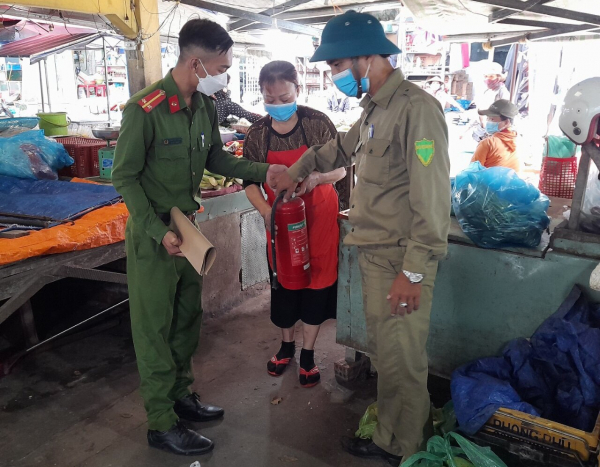 Nghẹn ngào tang lễ Trung úy Công an tử nạn trong trận mưa lũ -0