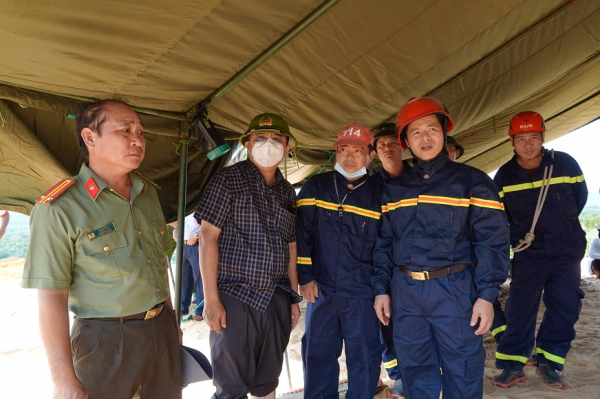 Tìm thấy nạn nhân thứ 3 trong vụ sập mỏ titan ở Bình Thuận  -0