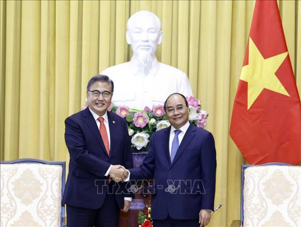 Chủ tịch nước Nguyễn Xuân Phúc tiếp Bộ trưởng Ngoại giao Hàn Quốc Park Jin -0
