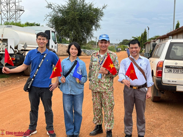 Latest photos of three Vietnamese police officers in South Sudan -2