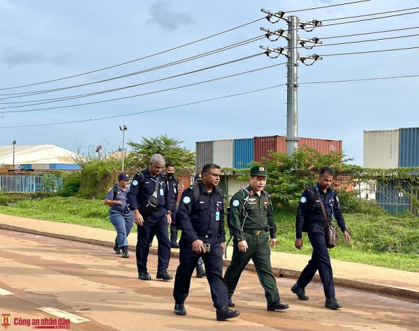 Latest photos of three Vietnamese police officers in South Sudan -5