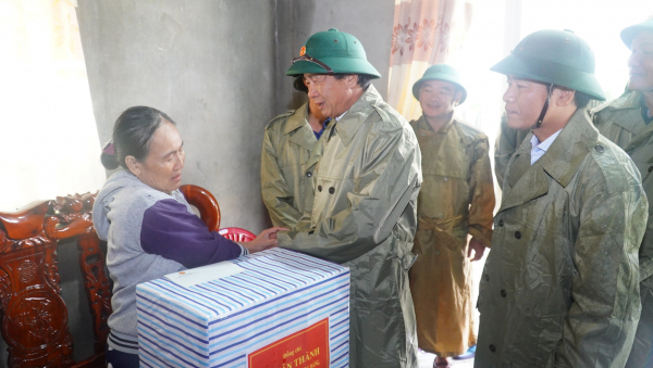 Phó Thủ tướng Lê Văn Thành kiểm tra công tác khắc phục hậu quả mưa lũ tại tỉnh Thừa Thiên-Huế -0