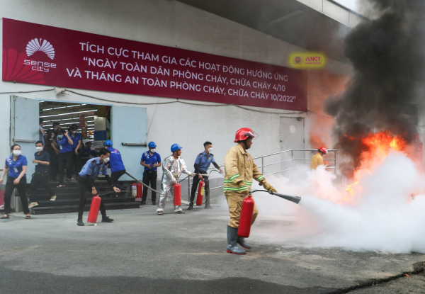 Thực tập phương án chữa cháy tại trung tâm thương mại -0