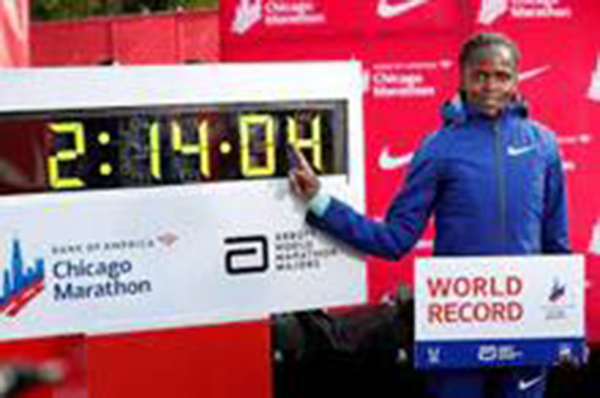 Nữ vận động viên chạy marathon nhanh nhất thế giới -0