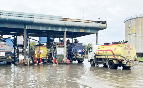 Vì sao doanh nghiệp xăng dầu chưa hoàn thành thiết bị đo bồn tự động ? -0