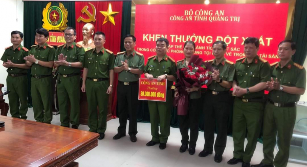 Khen thưởng cá nhân, tập thể phá thành công hàng loạt vụ trộm công sở, doanh nghiệp -0