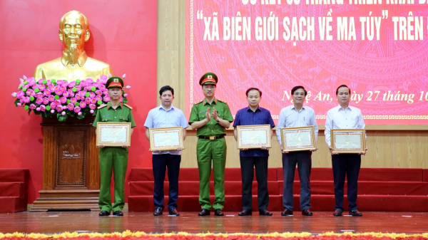 Trung tướng Nguyễn Duy Ngọc, Thứ trưởng Bộ Công an dự Hội nghị sơ kết thực hiện Đề án xây dựng “Xã biên giới sạch về ma túy” tại Nghệ An -0