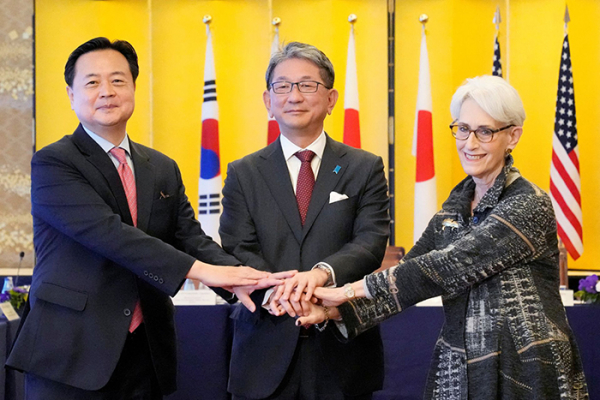 Mỹ-Hàn-Nhật thắt chặt quan hệ trước mối lo chung  -0