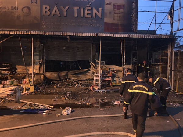 Cháy cửa hàng bách hóa ở Đồng Tháp, 3 người tử vong  -0