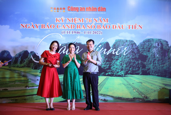 Báo CAND tổ chức chuyến sinh hoạt chính trị, “về nguồn” tại Ninh Bình -2