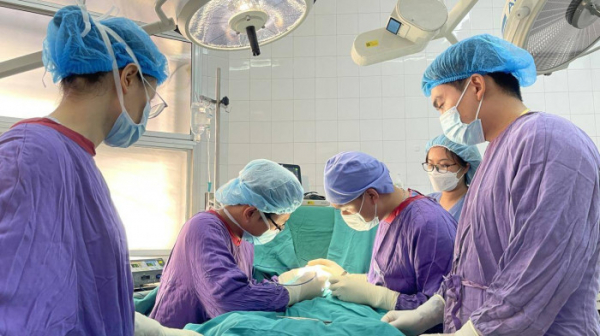 Bé trai suýt phải cắt cụt dương vật do sùi mào gà nặng, cha mẹ cảnh giác -0