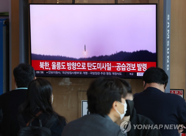 Triều Tiên phóng nhiều tên lửa vượt biên giới trên biển với Hàn Quốc -0