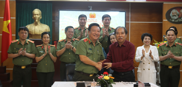 Cục Truyền thông CAND ký kết ghi nhớ hợp tác với Hội Nhà văn Việt Nam, Nhà hát Tuổi trẻ -0