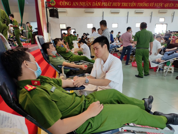 Hơn 600 đoàn viên, chiến sĩ Công an Đà Nẵng tham gia hiến máu tình nguyện  -1