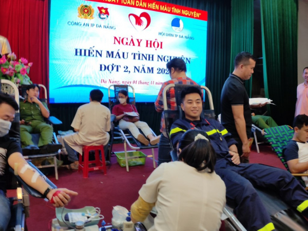 Hơn 600 đoàn viên, chiến sĩ Công an Đà Nẵng tham gia hiến máu tình nguyện  -2