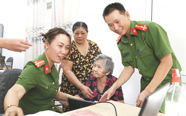 Công an vùng cao vượt khó để hoàn thành chỉ tiêu cấp Căn cước công dân -0