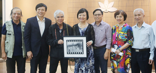 Tác giả và nhân vật của “Em bé Napalm”: Cuộc gặp lịch sử tại Hà Nội -0