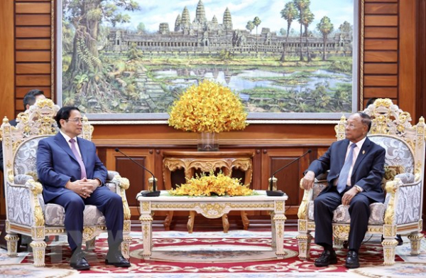 Thủ tướng Phạm Minh Chính chào Quốc vương Campuchia Norodom Sihamoni -0