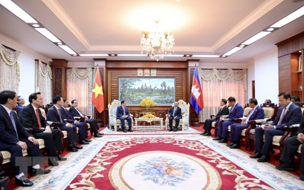 Thủ tướng Phạm Minh Chính chào Quốc vương Campuchia Norodom Sihamoni -0