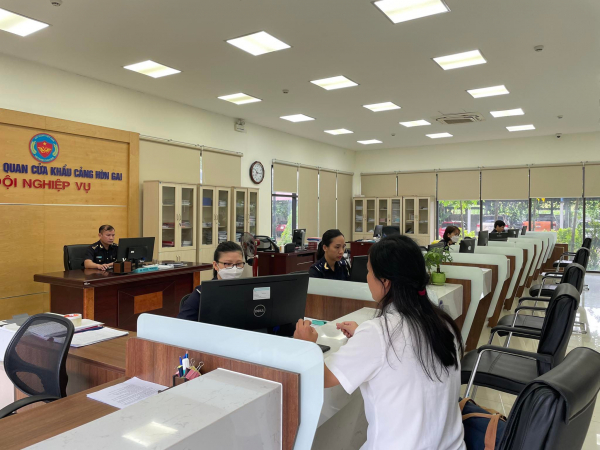 Hải quan Quảng Ninh phấn đấu thu ngân sách năm 2022 đạt 13.200 tỷ đồng -1