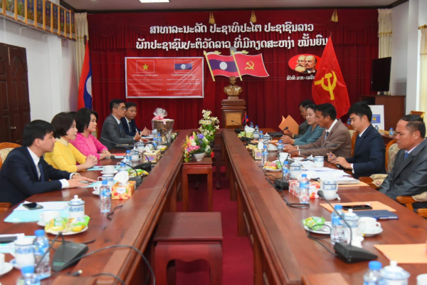 Thắt chặt quan hệ hữu nghị các đoàn thể quần chúng thuộc Bộ Công an Việt Nam và Bộ Công an Lào -0