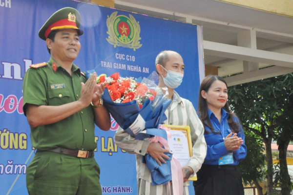 Thắp sáng ước mơ hoàn lương cho phạm nhân Trại giam Nghĩa An -0