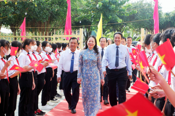 Phó Chủ tịch nước Võ Thị Ánh Xuân dự Ngày hội Đại đoàn kết toàn dân tộc tại An Giang -0