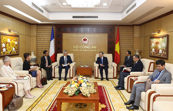 Vietnam and France tighten bilateral cooperation -0