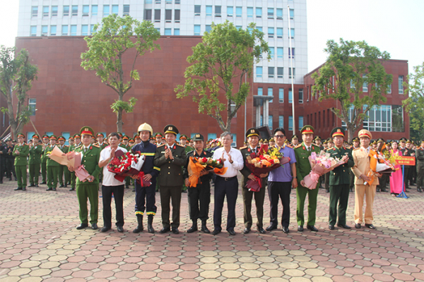 Công an các địa phương ra quân (ghép) -0